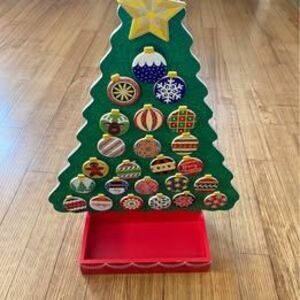 Melissa & Doug Countdown to Christmas wooden tree & ornaments - GUC all pieces
